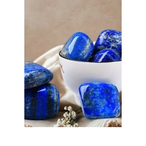 La Pierre de la Sagesse, de la Vérité et de la Communication Le Lapis Lazuli fascine depuis l'Antiquité, symbolisant la noblesse, la force divine, et la pureté.