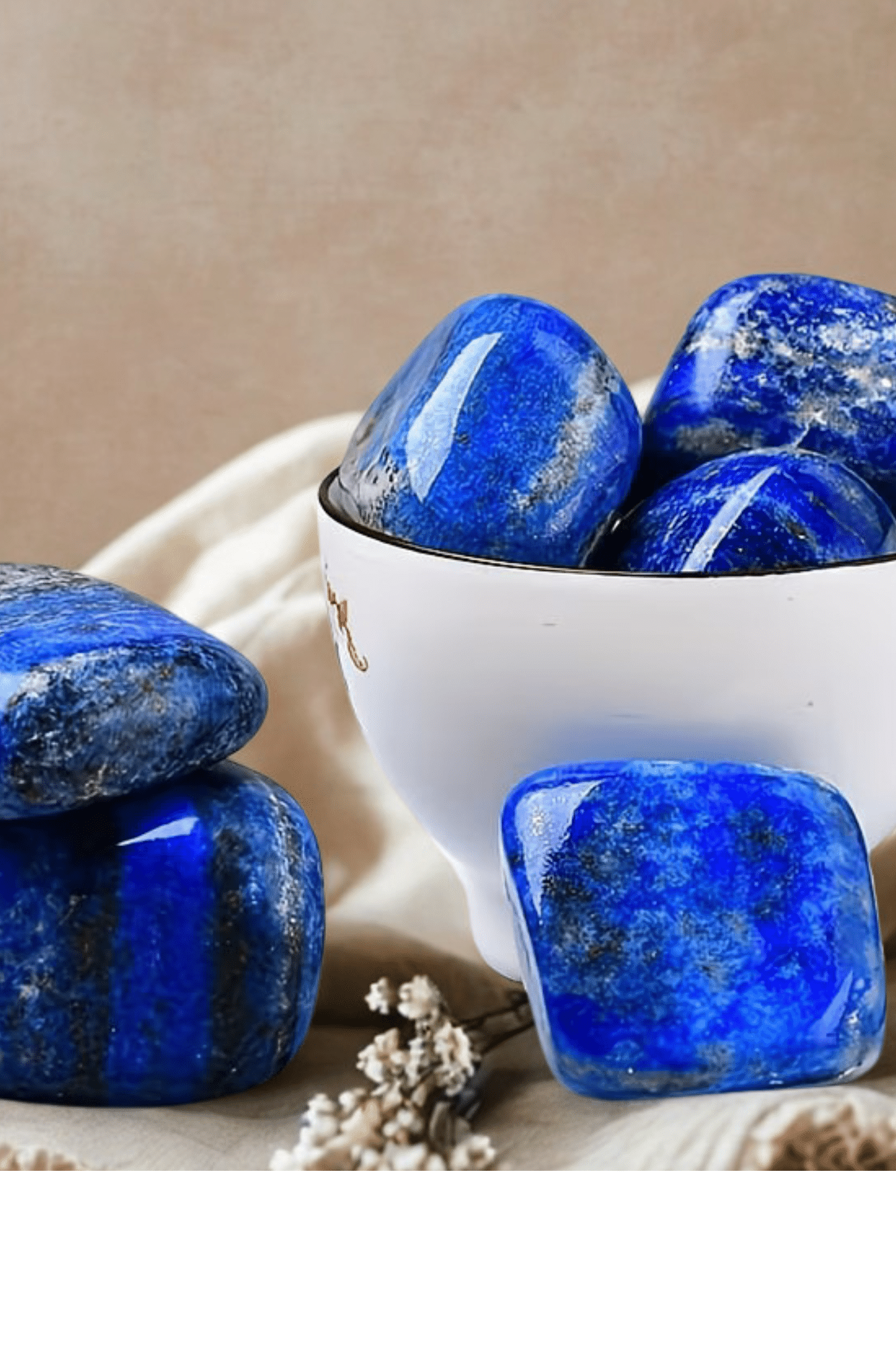 La Pierre de la Sagesse, de la Vérité et de la Communication Le Lapis Lazuli fascine depuis l'Antiquité, symbolisant la noblesse, la force divine, et la pureté.
