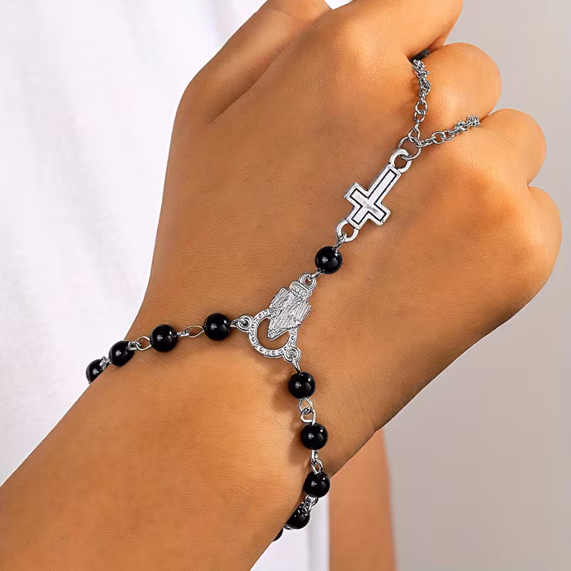 Bracelet Rosaire avec Croix en Alliage et Perles Acryliques Ce magnifique bracelet rosaire est le compagnon spirituel idéal pour la prière et la méditation
