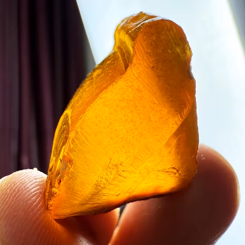 Ambre Brut 13g : Le Rayon de Soleil Fossilisé, Source de Vitalité et de Protection