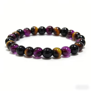 Découvrez ce bracelet fait main unique qui réunit trois des pierres les plus puissantes et essentielles en lithothérapie : l'Améthyste, l'Œil de Tigre et l'Agate Noire. Conçu pour un port quotidien, il allie une esthétique raffinée à une synergie de protection et d'équilibre sur les plans physique, émotionnel et spirituel.