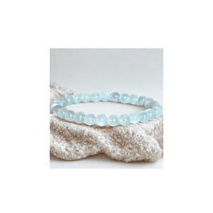 Laissez-vous séduire par notre magnifique Bracelet en Pierre de Lune, une création artisanale qui allie l'élégance minimaliste à une énergie puissant
