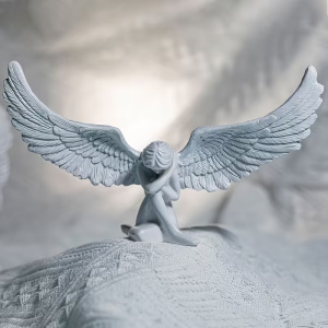 Statuette Ailes d'Ange – Symbole de Protection et de Présence Divine La Manifestation de l'Ange Gardien et de la Paix Céleste Cette statuette délicate, mettant en scène des Ailes d'Ange, est une représentation subtile et puissante de la présence divine et de la protection spirituelle.