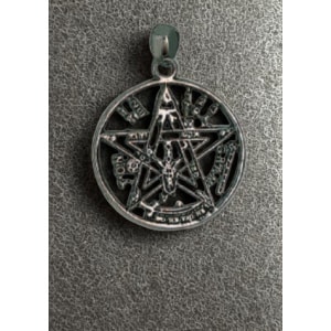 Le Collier Pentacle de Protection est un bijou ésotérique et spirituel chargé de symbolisme. Un pentacle est une étoile à cinq branches inscrite dans un cercle.