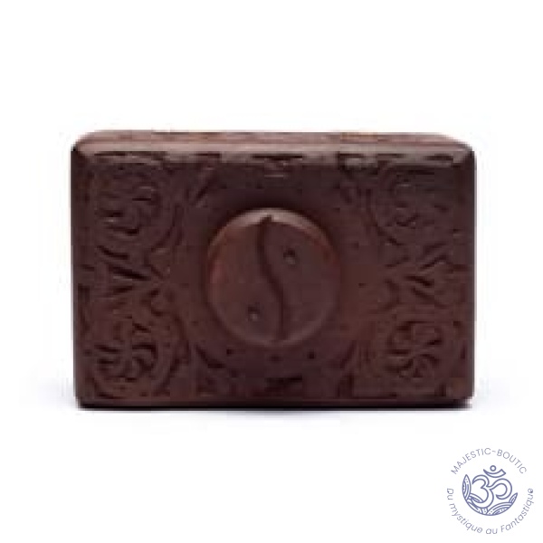 Tarot ou boîte à bijoux en bois de manguier avec sculptures en bois détaillées et symbole yin yang. Sculpté à la main.